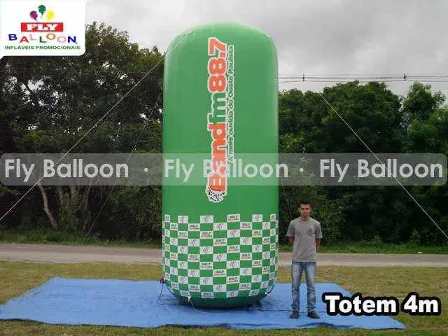 Totem inflável promocional Band FM