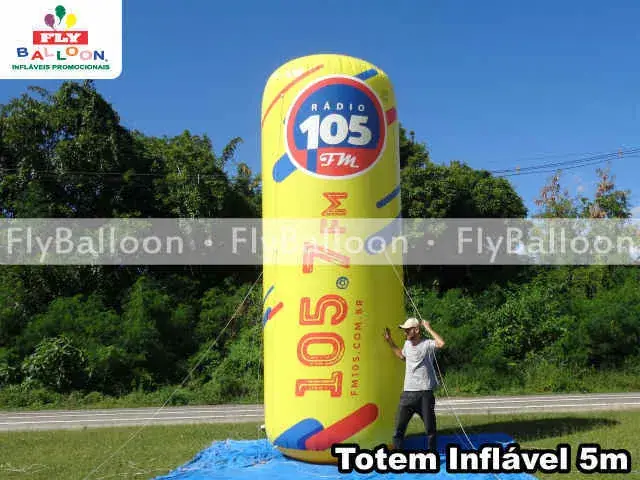 Totem inflável promocional Rádio 105 FM