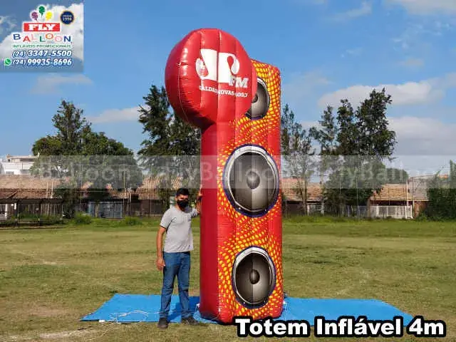 Totem inflável promocional Rádio Jovem Pan FM Caldas Novas