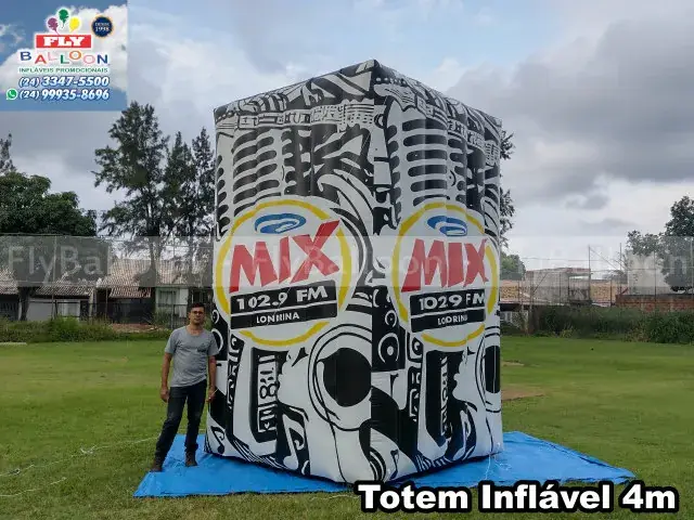 Totem inflável promocional Rádio Mix FM Londrina
